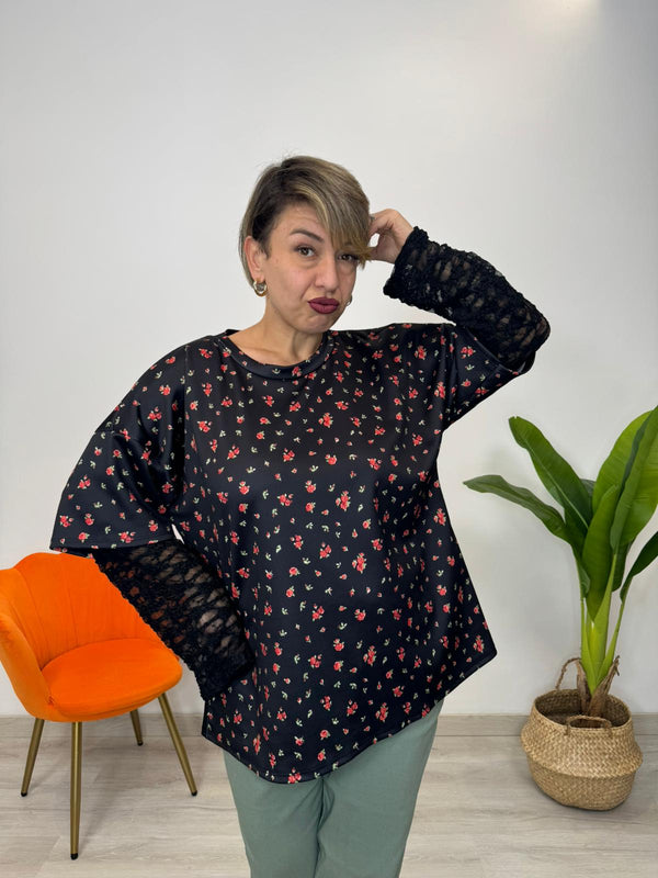 LACE FLOWER SWEATER